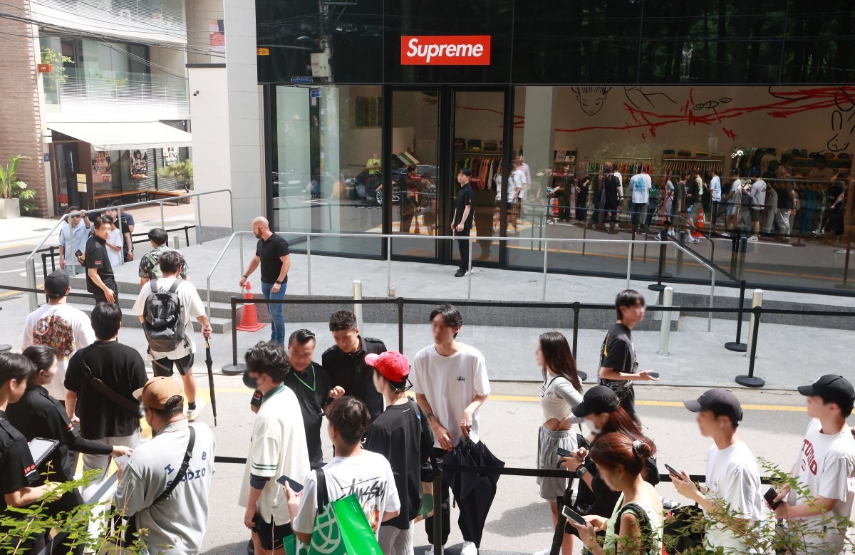 슈프림 인파 / 연합뉴스