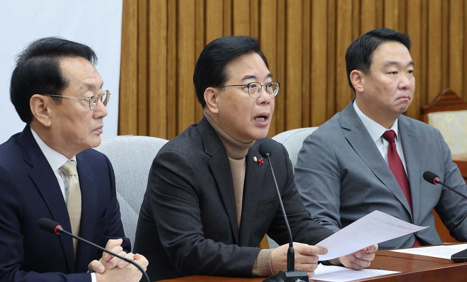 송언석 국민의힘 원내대표가 19일 서울 여의도 국회에서 열린 원내대책회의에서 발언하고 있다. / 뉴스1