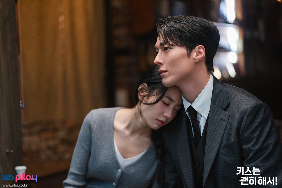 드라마 '키스는 괜히 해서' 주연 배우 장기용과 안은진 / SBS