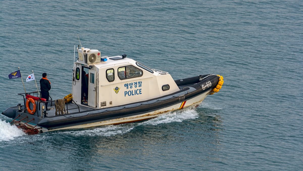 해양 경찰 자료사진. 해당 기사 내용과 직접적인 연관은 없음을 밝힙니다. / Igor Grochev-shutterstock.com