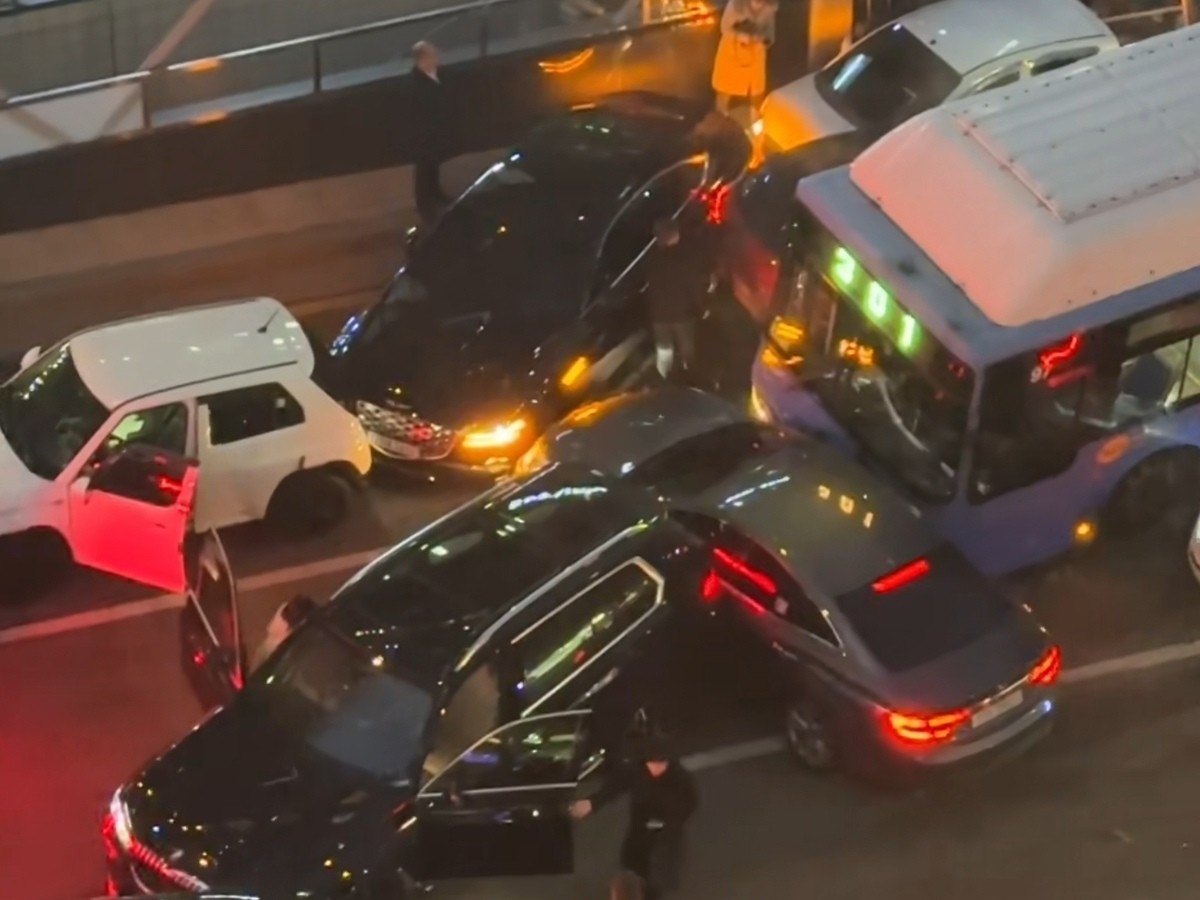 19일 오후 강남구청 앞 10대 연쇄 추돌사고 / 연합뉴스