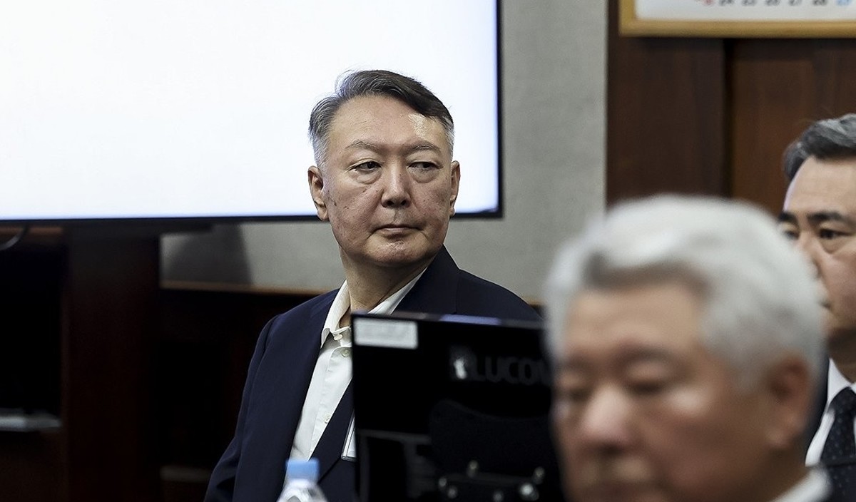 윤석열 전 대통령 자료 사진. 서울구치소에 수용된 윤석열 전 대통령은 20일 오전 9시 30분쯤 서울 종로구 KT광화문빌딩 웨스트에 마련된 특검팀 사무실에 법무부 호송차를 타고 도착해 입실했다. 이번 조사는 지난 7월 2일 특검팀이 수사에 착수한 이후 윤석열 전 대통령이 받는 첫 피의자 조사다. / 연합뉴스