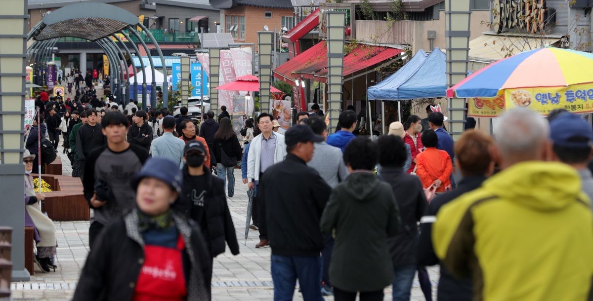 방문객들 발길 이어지는 진안 홍삼축제 / 뉴스1