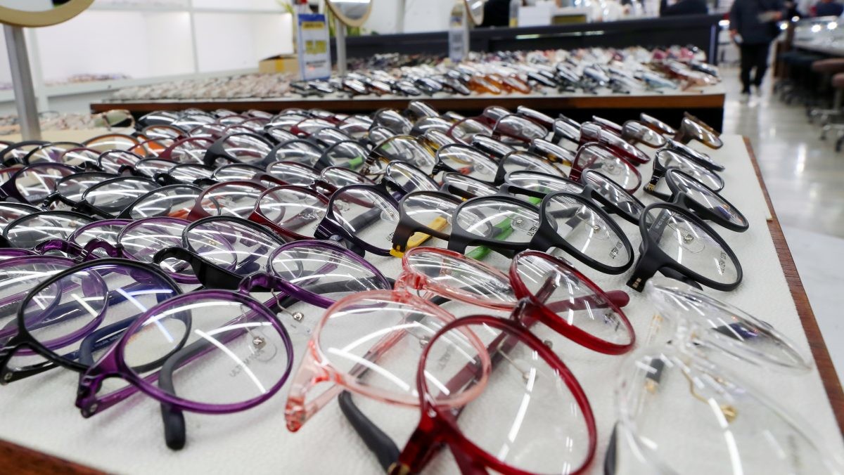 서울시내 한 안경점에 안경이 진열돼 있다. / 뉴스1