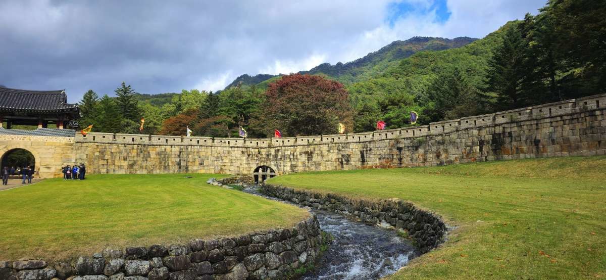 문경새재 1관. / Steve Jangs-shutterstock.com