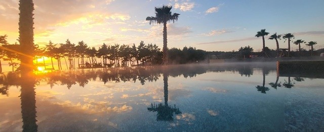 낙조와 인피니티풀