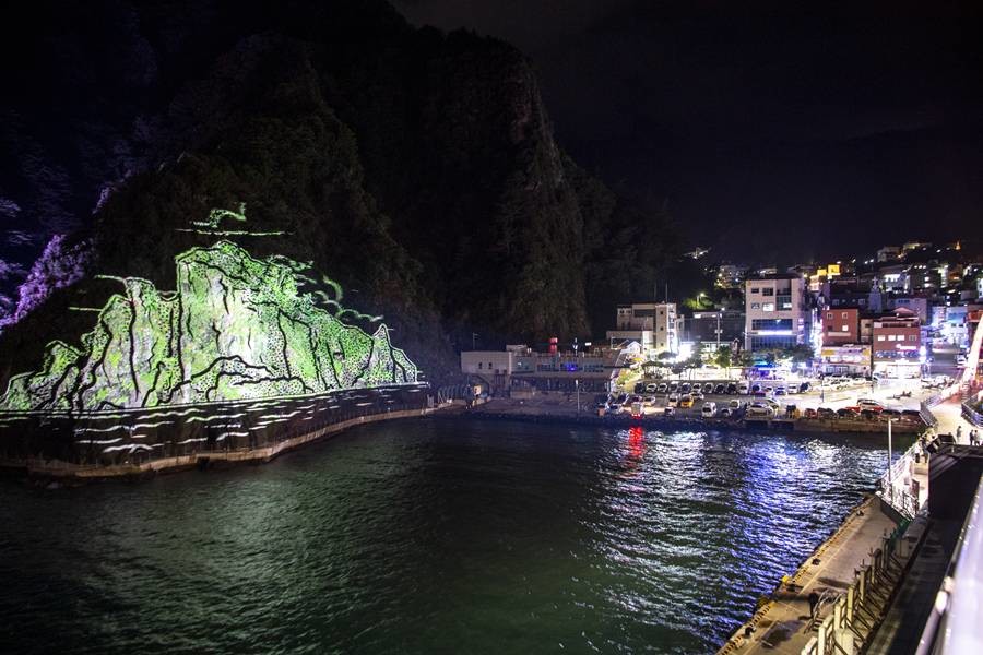 울릉도 도동항 여객선 터미널 일원 미디어파사드/이하 울릉군
