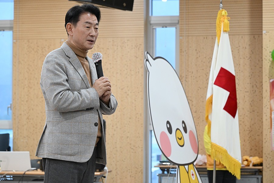 김동근 시장이 12월 20일 ‘적십자 봉사원 대축제’ 행사에 참석해 인사말을 하고 있다