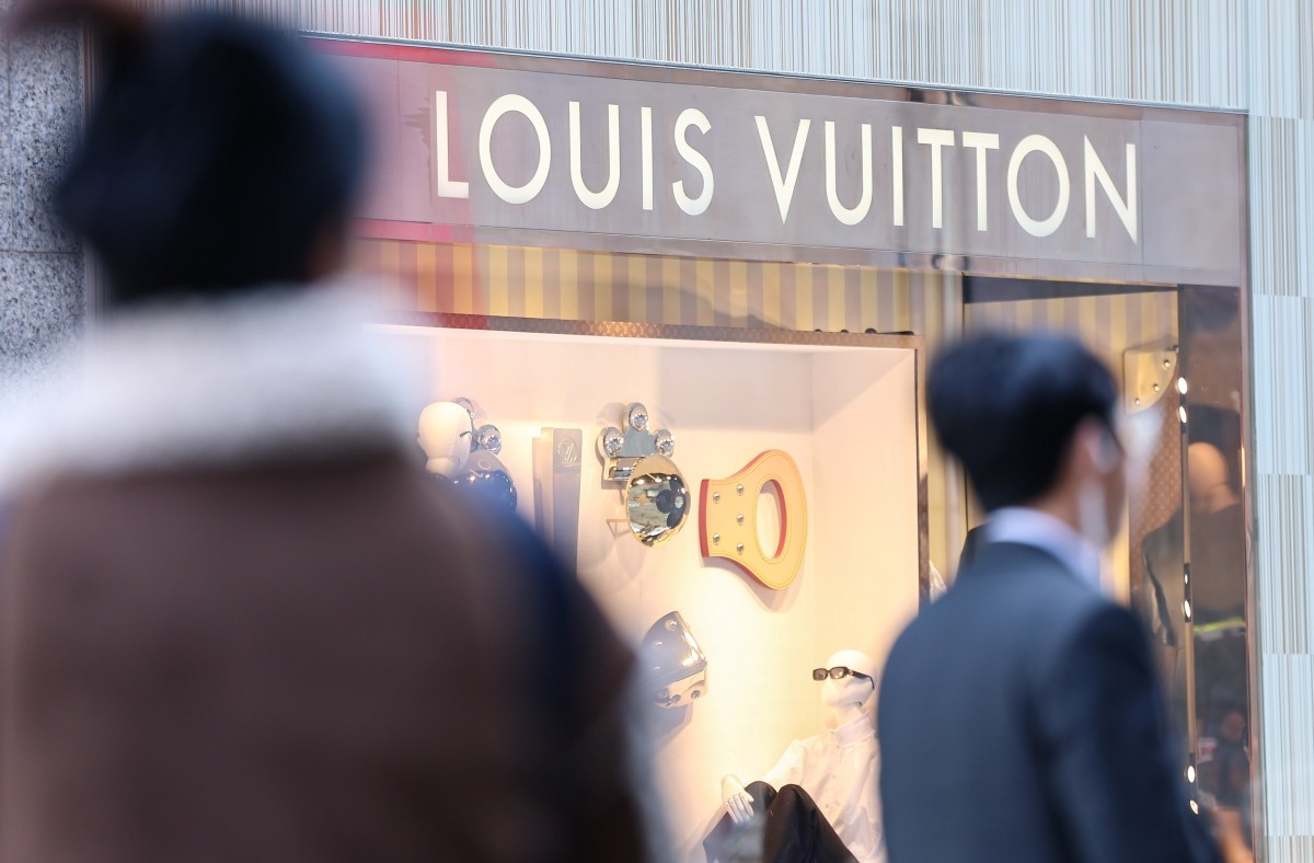 서울 시내 한 루이비통 매장의 모습.  / 뉴스1