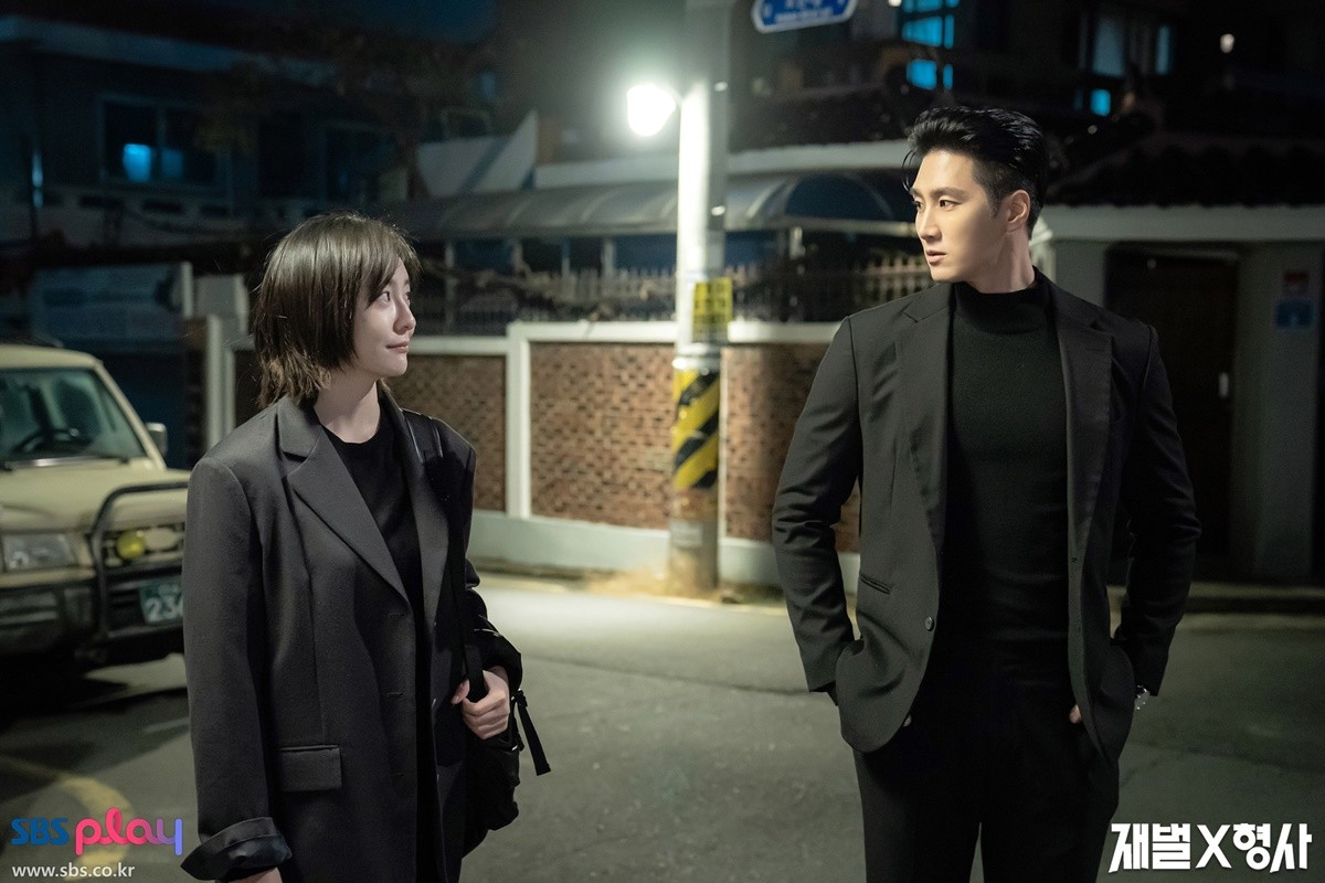'재벌X형사' 시즌1에서 호흡 맞춘 안보현과 박지현 / SBS