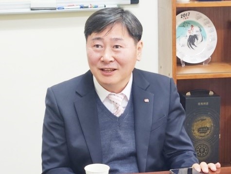 제6회 보해장학회 장학생 박득원 한국전력 제주본부장이 목포 대안동 보해양조 본사에서 인터뷰를 하고 있다.