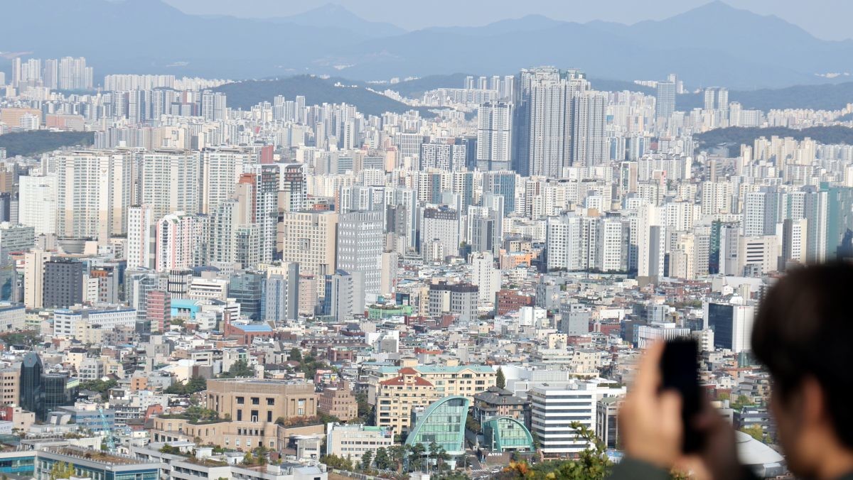 서울 남산에서 바라본 아파트 및 주택 단지. 자료사진. / 뉴스1