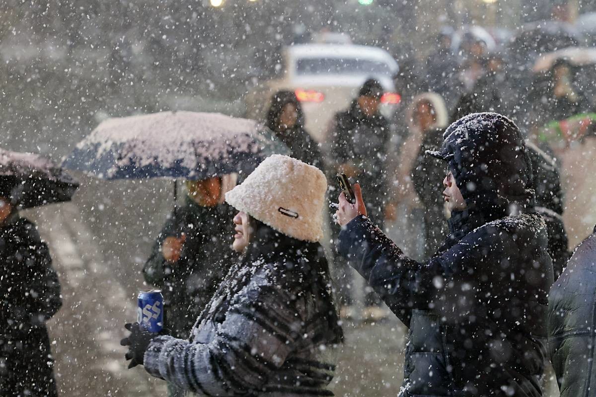 눈 맞는 시민들 / 뉴스1