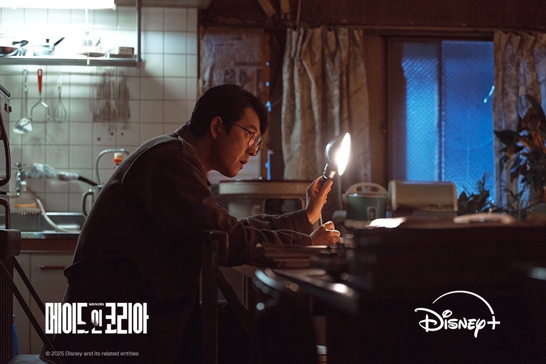 '메이드 인 코리아'에 출연하는 배우 정우성 / 디즈니+