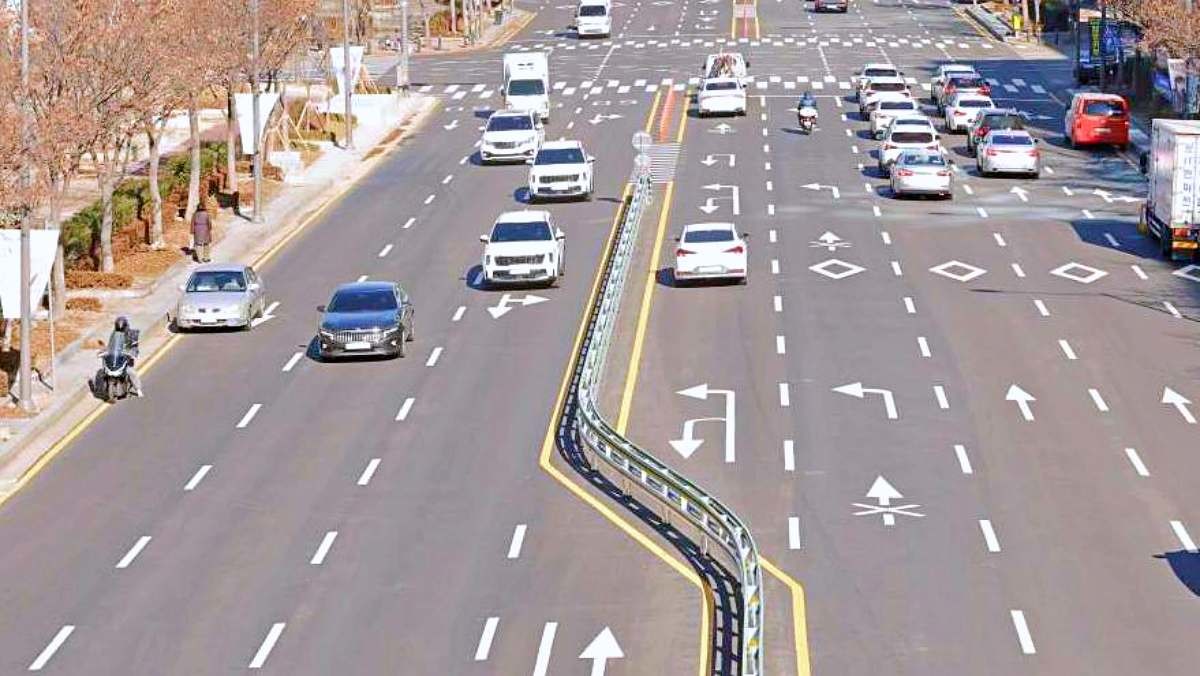 지난 22일 오전 전면 개방된 광주도시철도 2호선 1단계 구간 도로. / 뉴스1