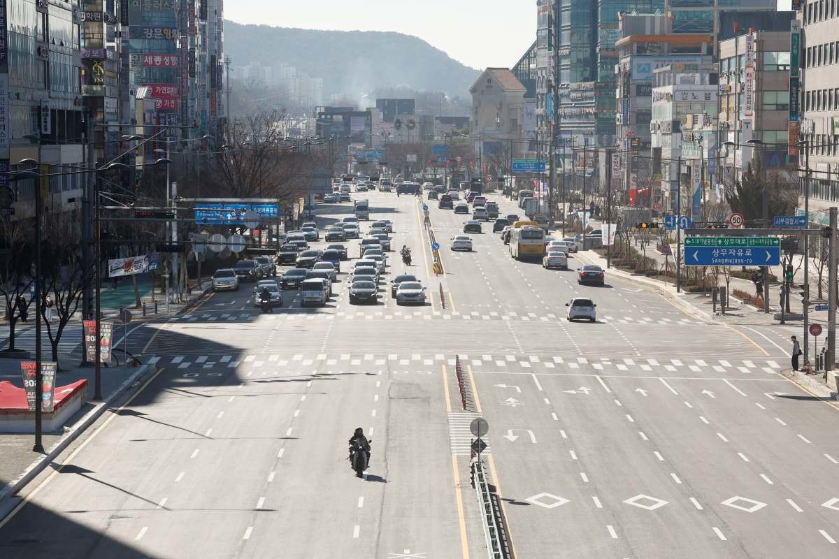 광주지하철 2호선 상부도로 개방된 상무지구. / 뉴스1