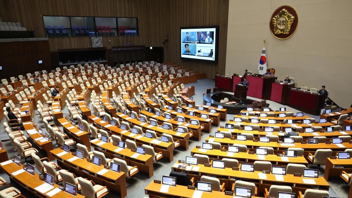 지난 24일 서울 여의도 국회에서 열린 제430회국회(임시회) 제2차 본회의에서 '정보통신망 이용촉진 및 정보보호 등에 관한 법률 일부개정법률안(대안) 수정안'에 대한 무제한 토론(필리버스터)을 하고 있다. / 뉴스1