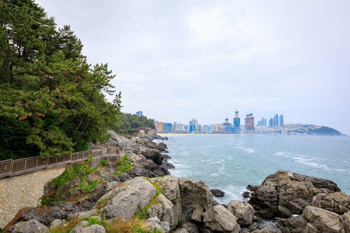 부산 동백섬. / ARTYOORAN-shutterstock.com