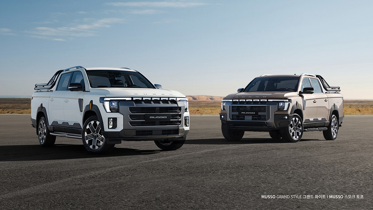 무쏘 그랜드 스타일(왼쪽)과 무쏘(오른쪽). / KG 모빌리티