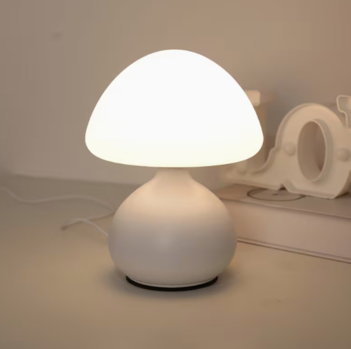 테무 홈페이지에 게시된 버섯 테이블 램프 사진 / 테무 홈페이지