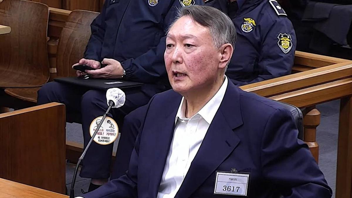 윤석열 전 대통령이 지난달 19일 오후 서울 서초구 서울중앙지방법원에서 열린 한덕수 전 국무총리의 내란 중요임무 종사 등 혐의 공판에 증인으로 출석하고 있다. / 서울중앙지법 제공-뉴스1