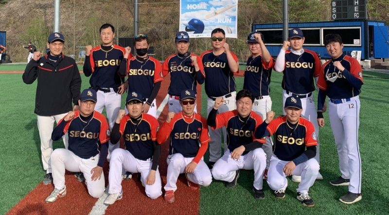 대전 서구청 야구단은 제11회 대전 서구청장기 야구대회에서 우승을 차지했다. / 대전 서구청