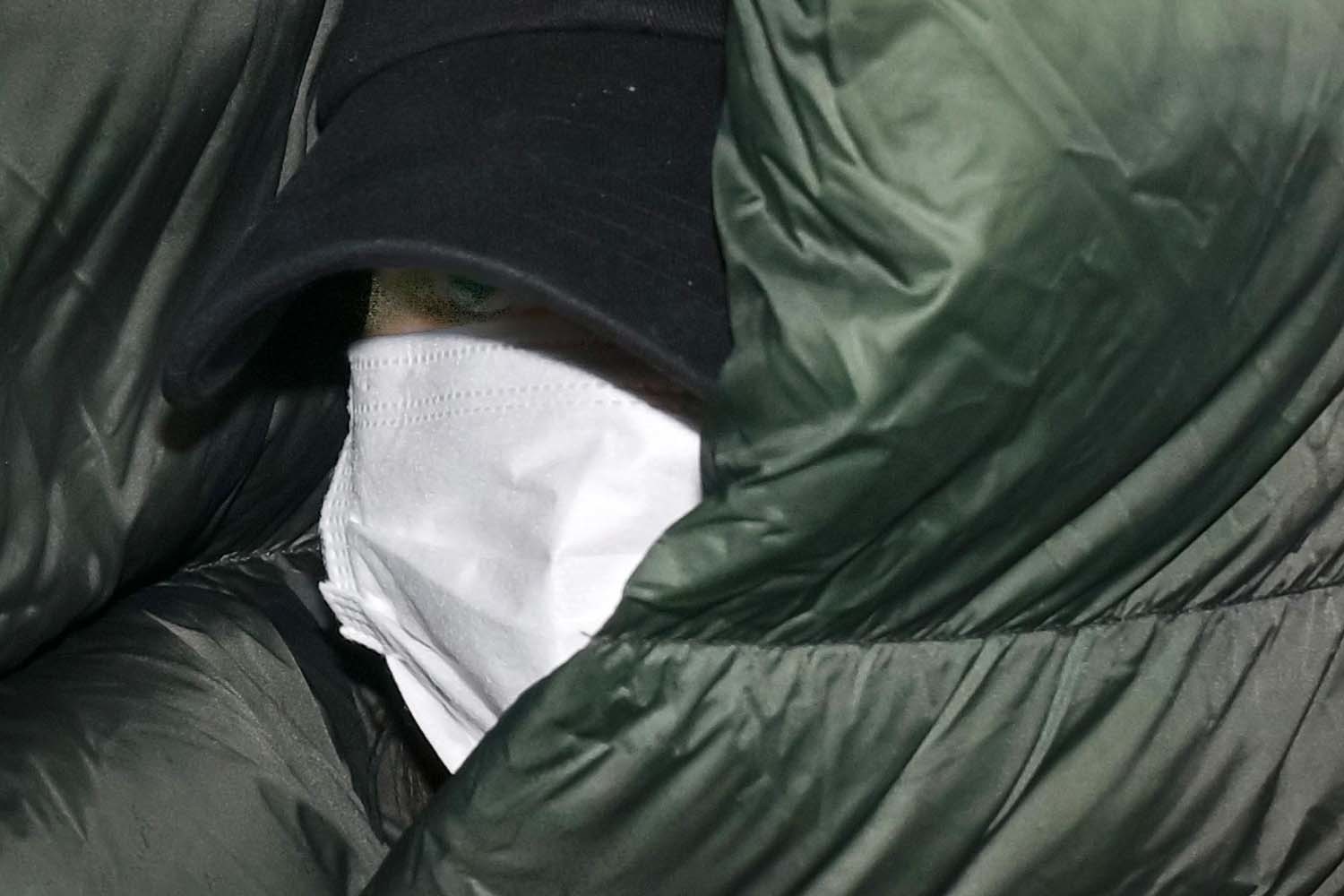 마약 혐의로 경찰 수사 대상에 오른 상황에서 해외로 도피했다가 체포된 남양유업 창업주의 외손녀 황하나 씨가 26일 경기 안양시 동안구 수원지방법원 안양지원에서 열린 구속 전 피의자 심문(영장실질심사)에 출석하고 있다. / 뉴스1