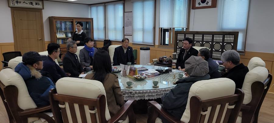 더불어민주당 경주시지역위원회 12월 26일 경주시의회 이동협 의장 면담 모습/민주당