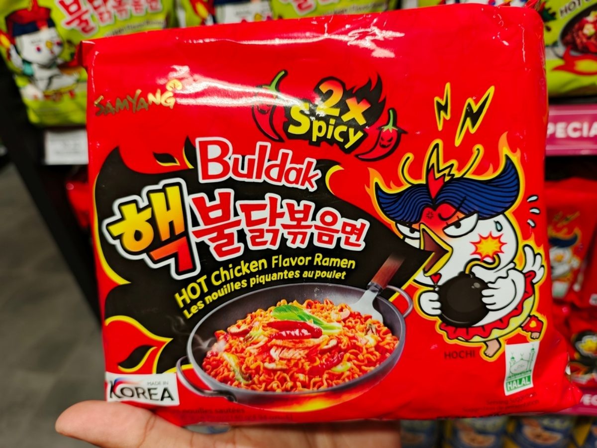 핵 불닭볶음면 자료사진 / SsCreativeStudio-shutterstock.com