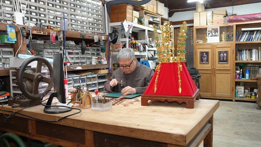 2025 APEC 정상회의 당시 트럼프 미국 대통령에게 선물한 금관을 제작한 김진배 장인