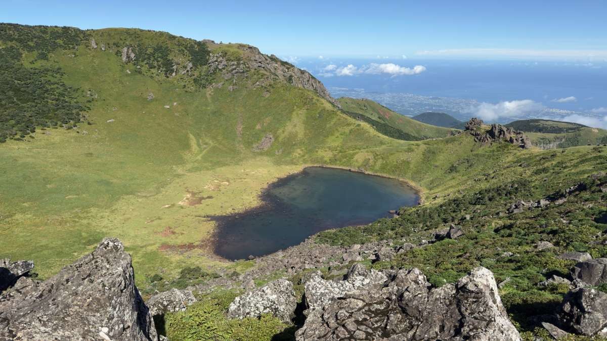 한라산 백록담. / hyein7125-shutterstock.com