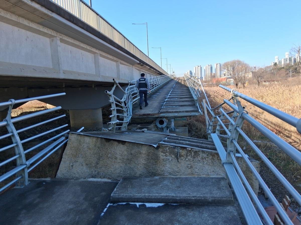 광주 광신대교 옆 보행로 붕괴 / 연합뉴스