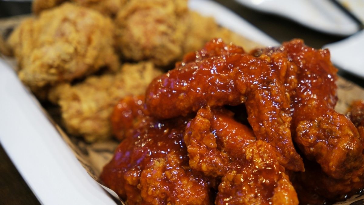 치킨 자료사진 / Robert Way-shutterstock.com