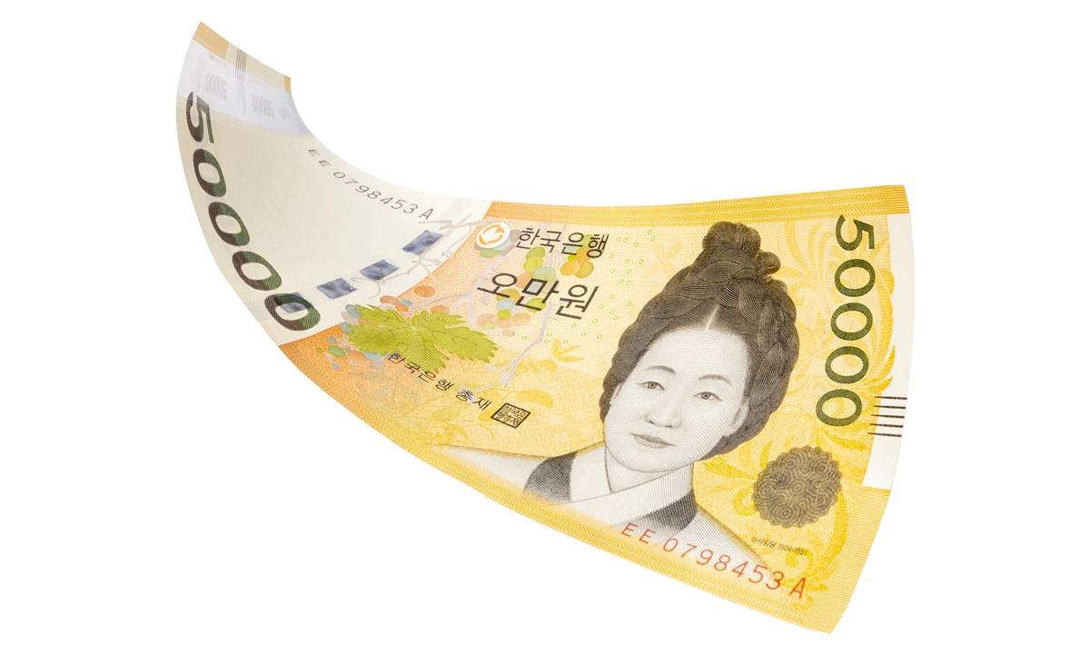 지폐/ 19 STUDIO-Shutterstock.com