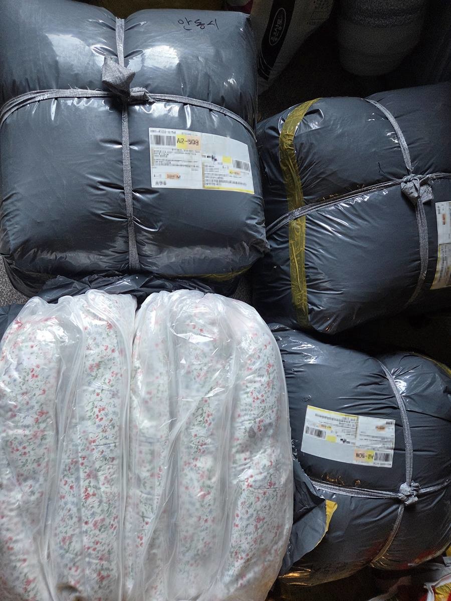 익명의 독지가가 관내 어려운 이웃을 위해 써달라며 전한 겨울 이불 20채/안동시