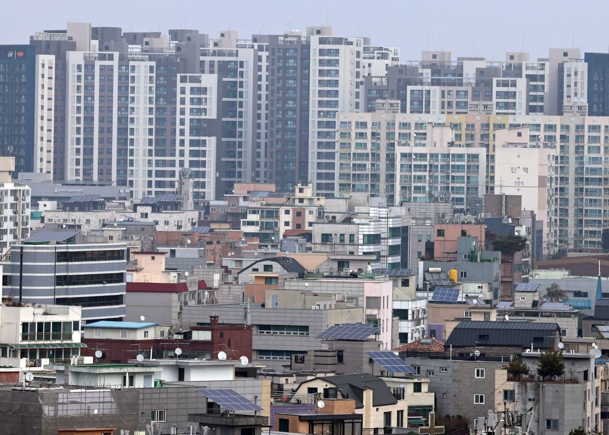 서울의 한 빌라와 아파트 단지. / 뉴스1