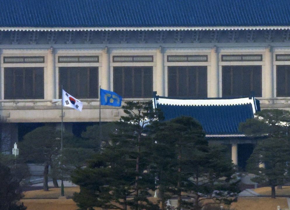 청와대 봉황기 다시 올랐다…민주당 세종시당 “복귀 환영”, / 뉴스1