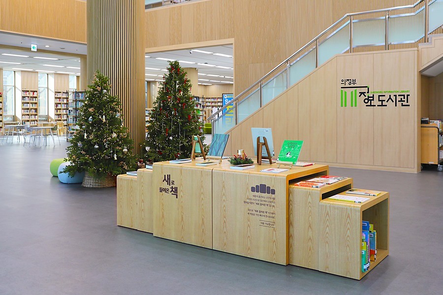 리모델링을 마친 정보도서관 내부 모습