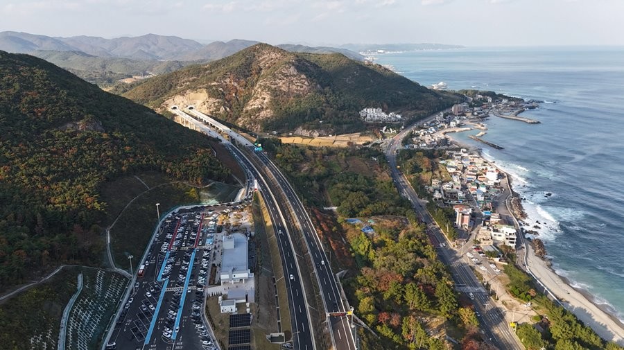 포항~영덕고속도로 전경.  / 한국도로공사 대구경북본부 제공