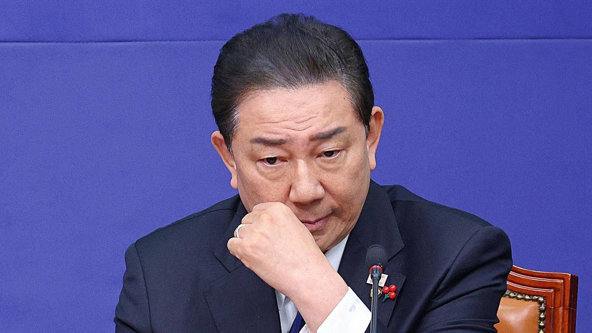 김병기 더불어민주당 원내대표가 지난 24일 서울 여의도 국회에서 열린 최고위원회의에서 생각에 잠겨 있다. / 뉴스1