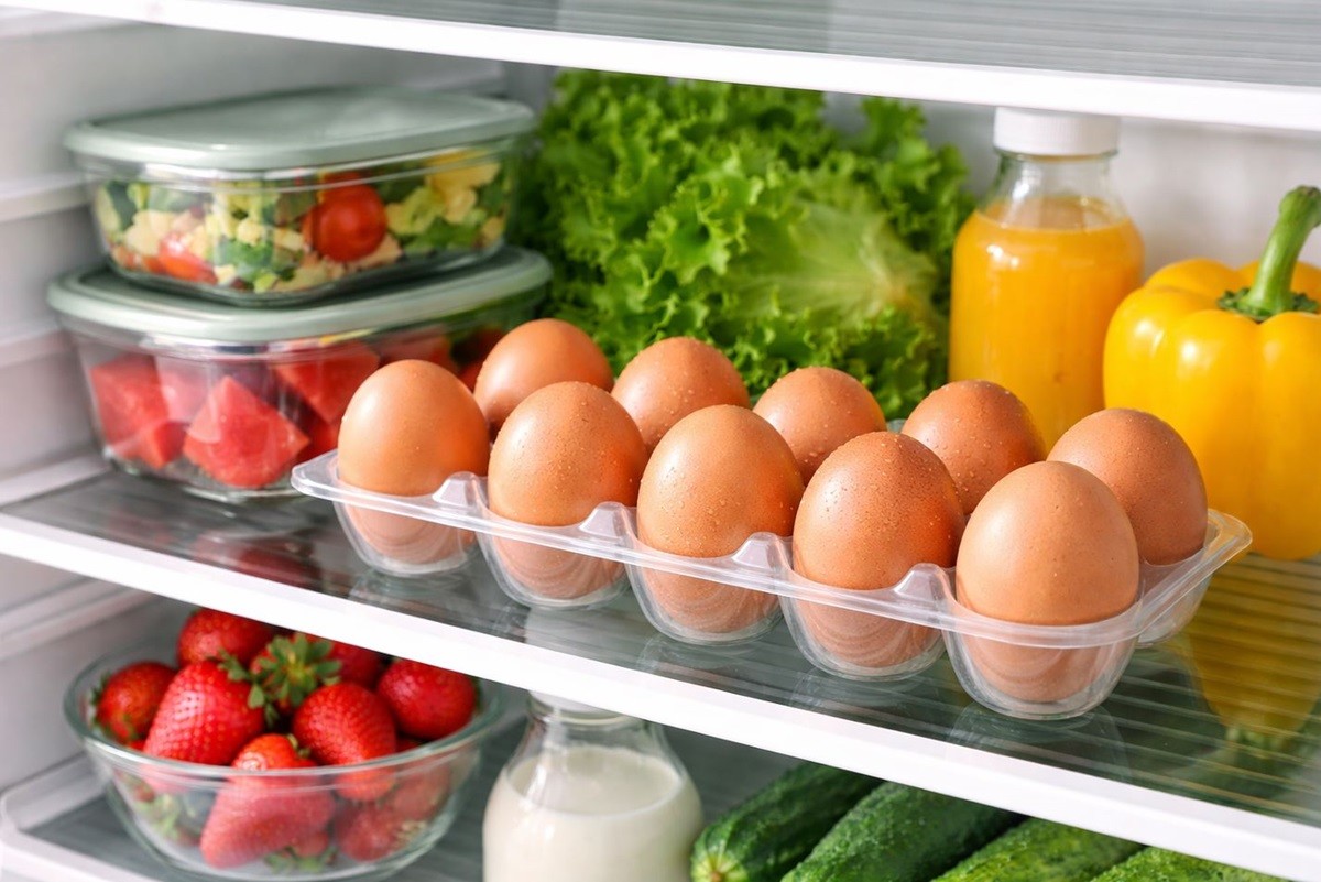 냉장고에 있는 계란 모습. 기사 이해를 돕기 위해 AI를 활용해 제작한 자료 사진입니다.