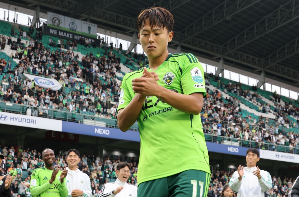 현란한 춤을 추는 이승우 / 연합뉴스