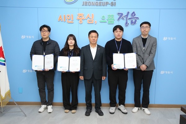 왼쪽부터 진석우, 윤세희, 기술감사팀 / 정읍시