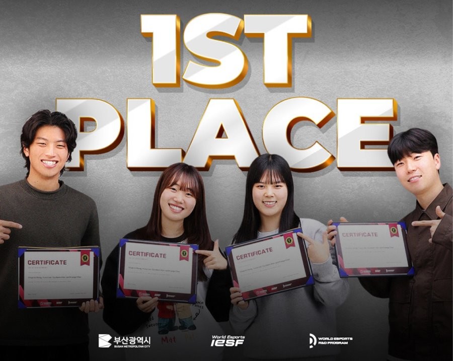 계명대 스포츠마케팅학과 학생들이 국제 이스포츠 아이디어 공모전에서 1등을 수상하고 기념촬을 하고 있다. (왼쪽부터 최강이, 홍채린, 이유나, 김규빈 학생). / 계명대학교 제공