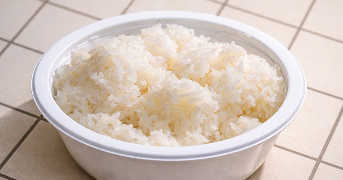 즉석밥 모습. 기사 이해를 돕기 위해 AI를 활용해 제작한 자료 사진입니다. 실제 모습과 다소 차이가 있을 수 있습니다.