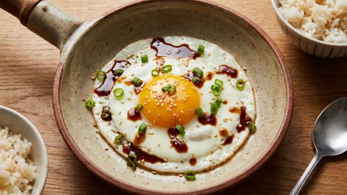 기사 내용을 바탕으로 제작한 계란 후라이 AI 이미지