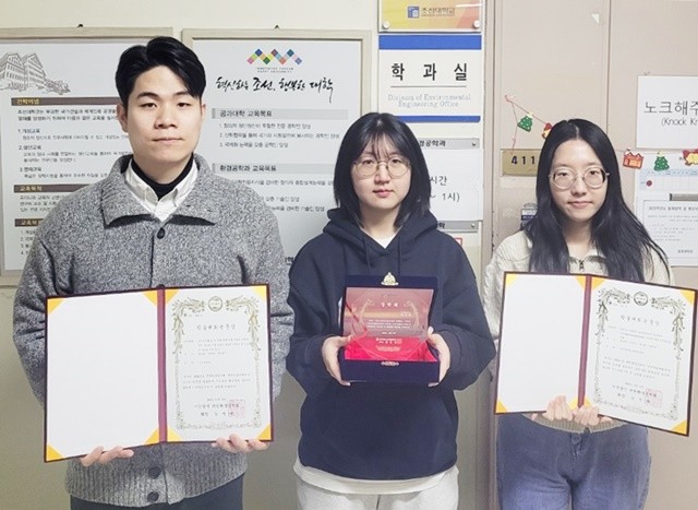 (왼쪽부터)박상협 박사과정생, 박세현 석사과정생, 최소현 석사졸업생