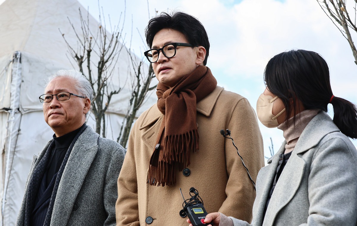 지난 9일 서울 여의도 국회 앞에서 인터뷰 중인 한동훈 전 대표 / 뉴스1