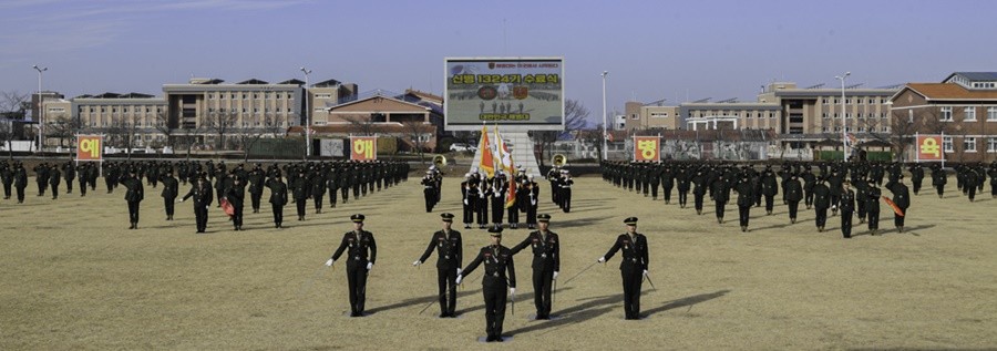 해병대 교육훈련단에서 열린 해병 1324기 수료식에서 신병들이 행사연병장에 도열해 있다. / 이하 부대 제공