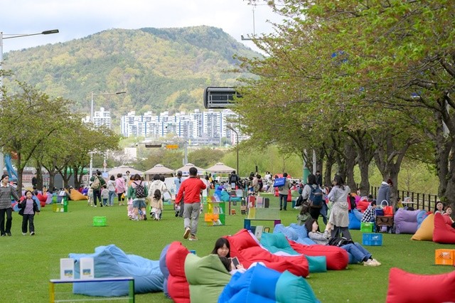 그린아일랜드에서 열린 야외도서관 행사 전경